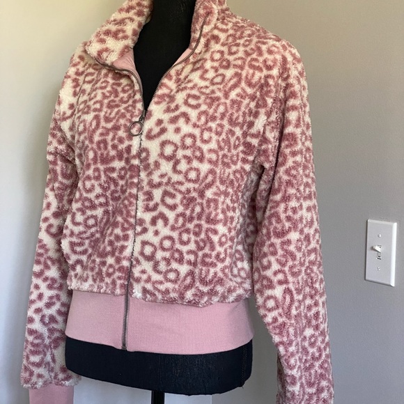 L* Space NWT Kat Power pink cheetah print Sherpa cropped jacket - Picture 3 of 10